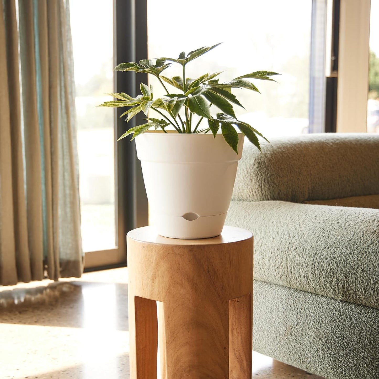 Northcote Pottery ‘Leonard’ Self-Watering Pot –White (20 × 18 cm)